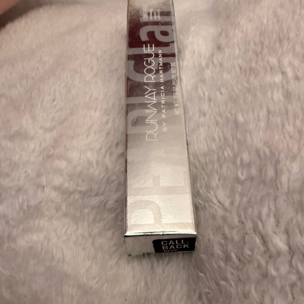 NIB Runway Rouge Longwear Shimmer Liquid Lipstick - Berry